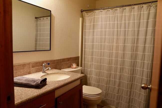 Building Photo - Nice house in Stateline available September 1st!