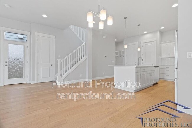 Building Photo - 6843 SE Red Alder St