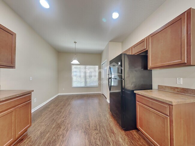 Building Photo - 1216 Maplebrook Dr