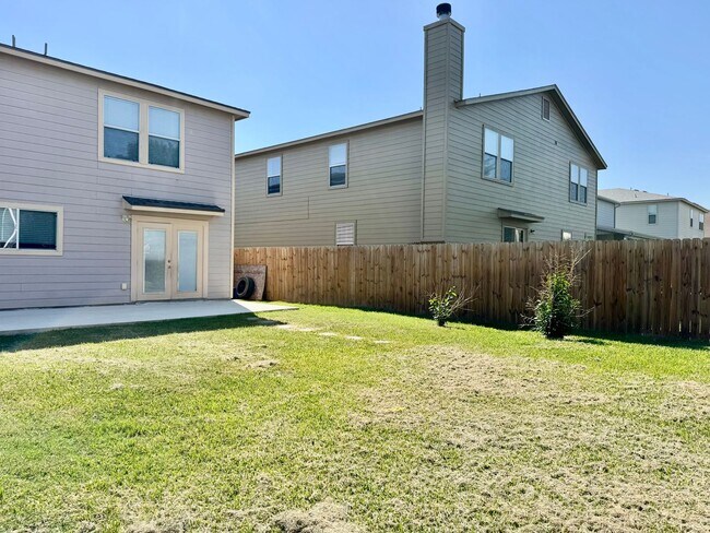 Building Photo - 204 Gatewood Oak