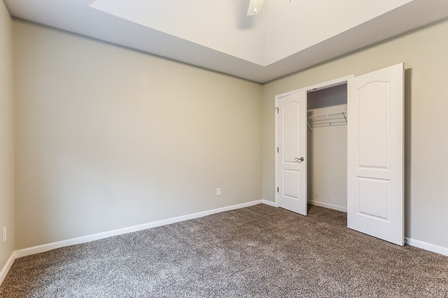 Building Photo - 9993 Village S Dr