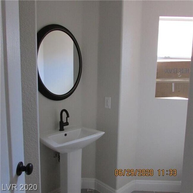 Building Photo - Beautiful 3 Bedroom/2.5 Baths in Summerlin