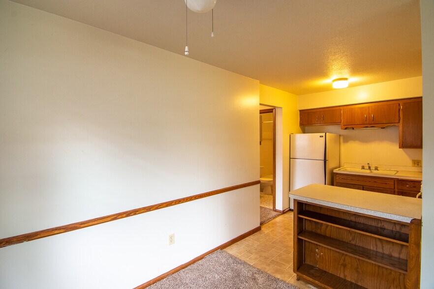 kitchen from dining room - 117 Mississippi Pl