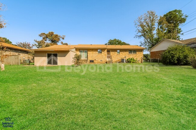 Building Photo - Beautifully updated 4 bed, 1.5 bath home with stunning lakefront views!