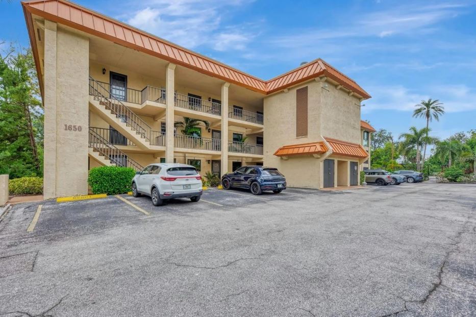 Building Photo - 1650 Pine Tree Ln