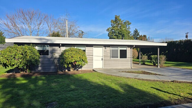 Building Photo - 3 Bedroom home