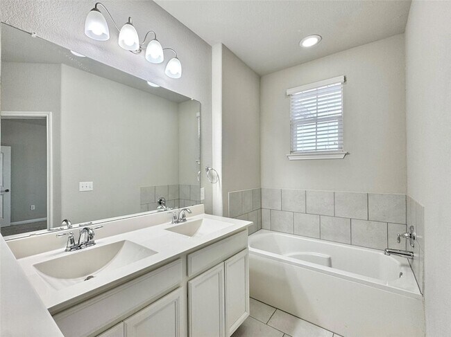 Building Photo - 113 Homily Dr