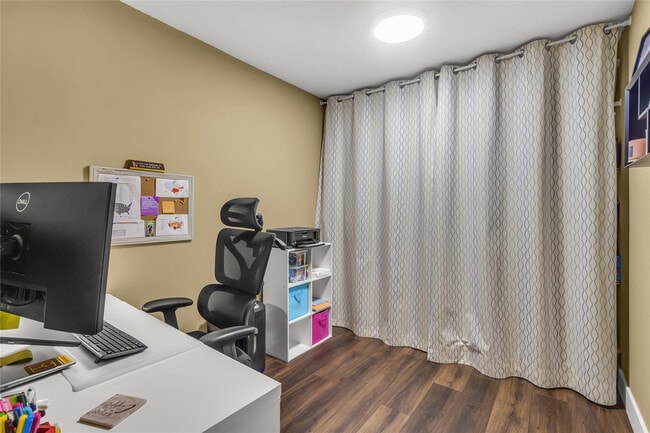 Building Photo - 1719 Whitehall Dr