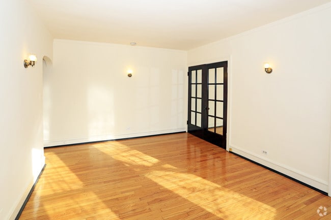 Studio,450SF - 4916 - Wolcott Arms North Apartments