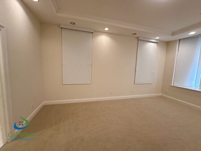 Building Photo - $7995 - Executive 4 bed, 3 full bath, Palo...