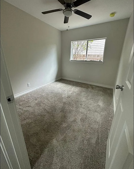 Building Photo - 9711 Chelsea Cir