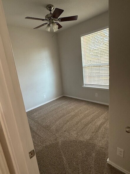 Building Photo - Room in House on Katherine Way
