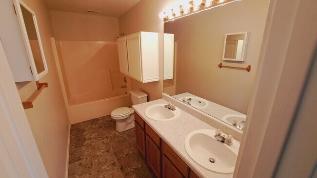 Building Photo - 804 Moon Glow Dr