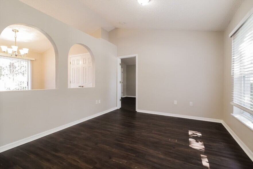 Building Photo - 266 Regal Downs Cir