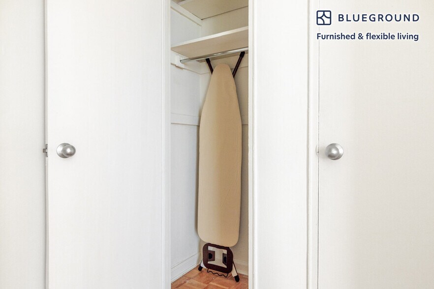 Building Photo - 300 E 51st St