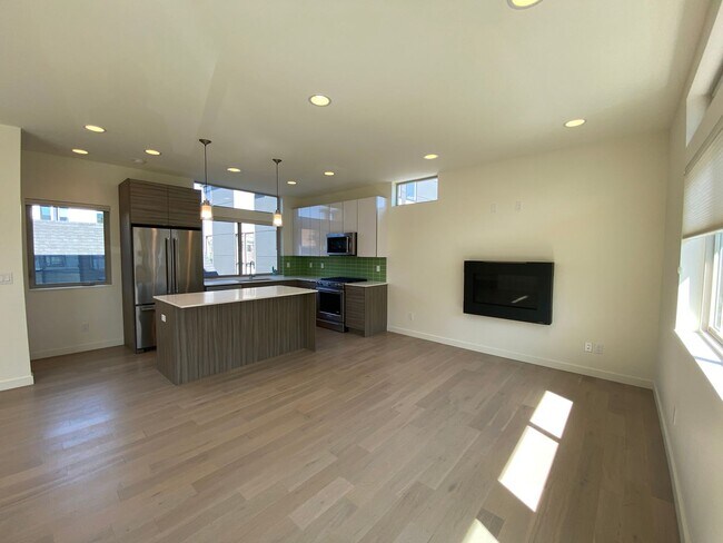 Building Photo - 3Bd/2.5Ba Seattle House