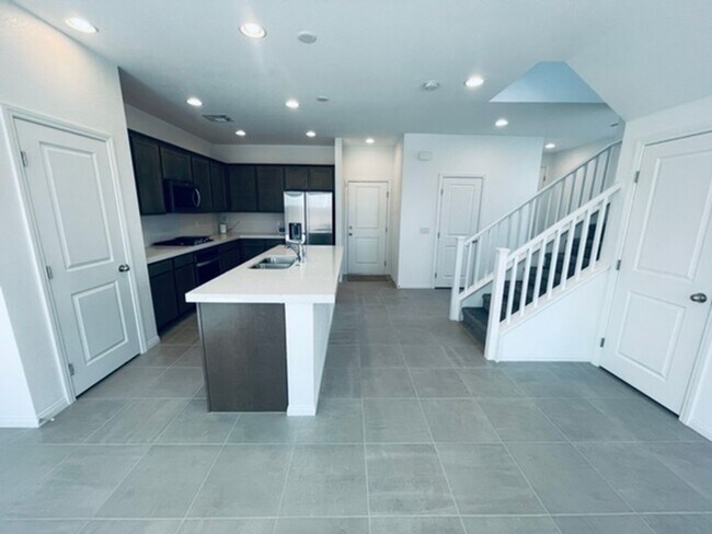 Building Photo - BEAUTIFUL 4 BEDROOM + LOFT HOME LOCATED IN...
