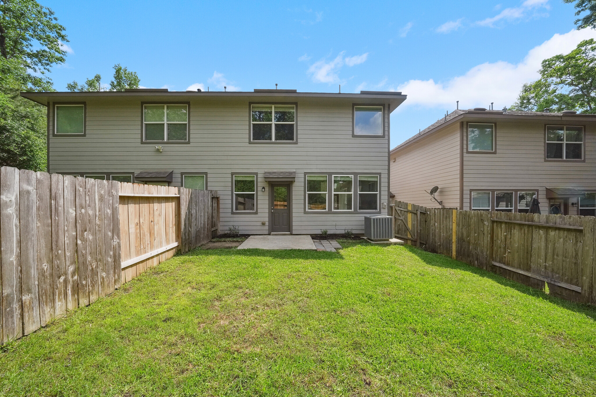 Building Photo - 10 Fairlee Ct
