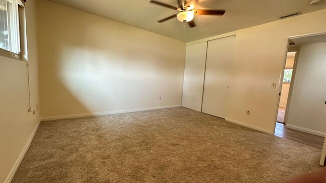 Building Photo - 4 bedroom in Escondido with backyard w poo...