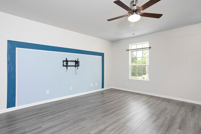 Building Photo - Beautiful 3 bedroom, 2.5 bath townhome in RTP Available August 15!