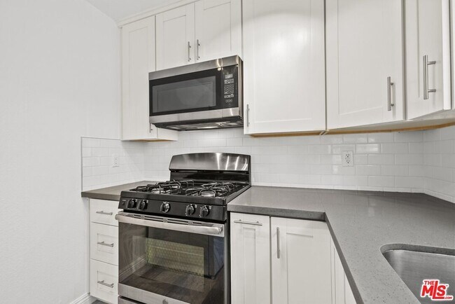Building Photo - 1556 W 227th St