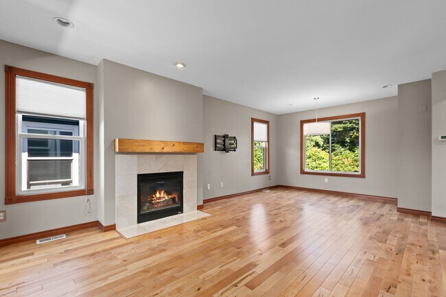 Building Photo - 3Bd/3Ba Seattle House