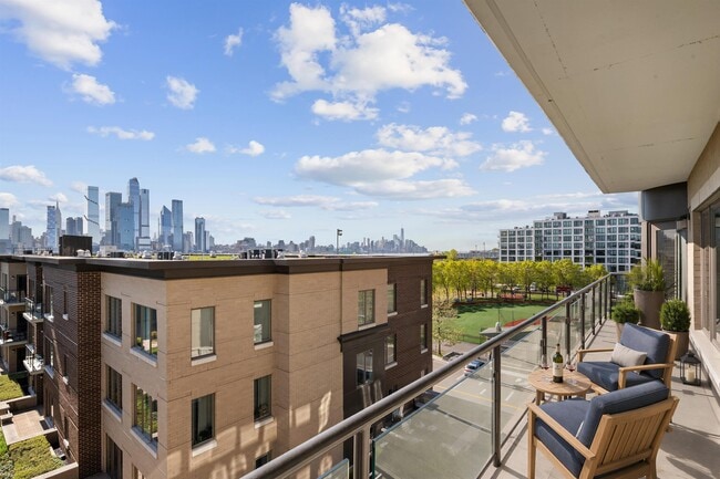 Building Photo - 100 Eton Row