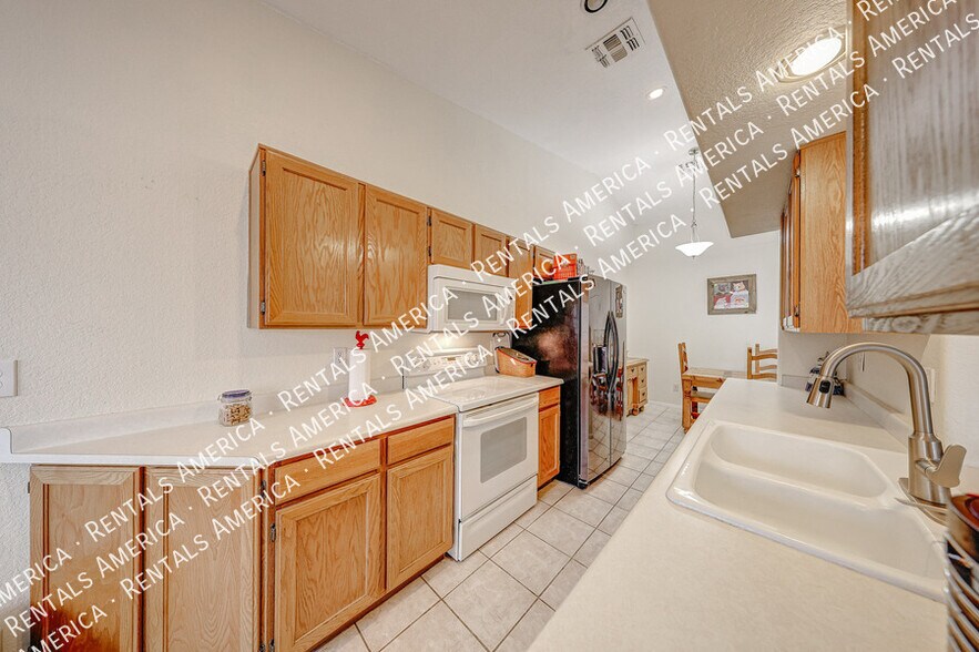 Building Photo - 9123 N 68th Dr