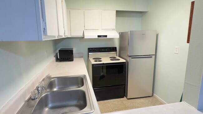 Building Photo - 6519 W Newberry Rd