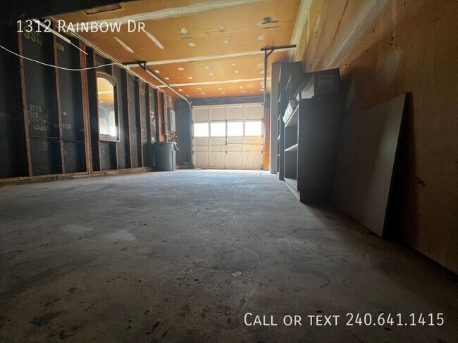 Building Photo - 1312 Rainbow Dr