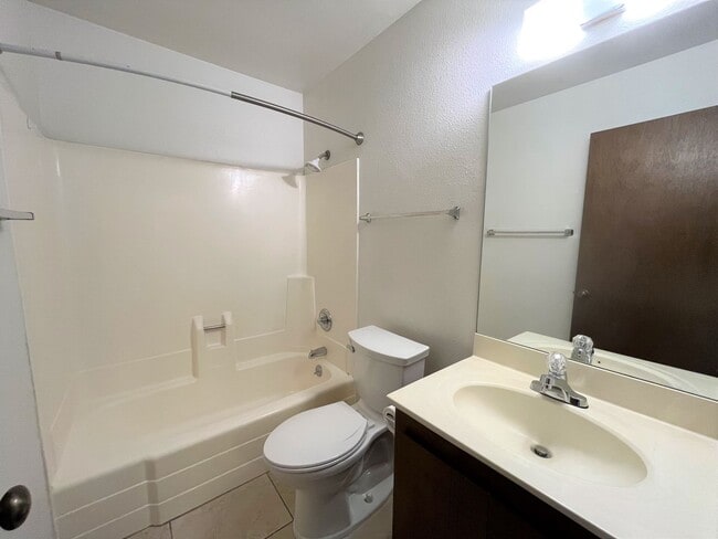 Building Photo - TOWNHOME - VILLAGE OF OAK CREEK - WILD TURKEY