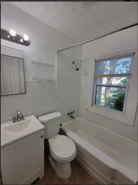 Building Photo - 1185 E 167th St