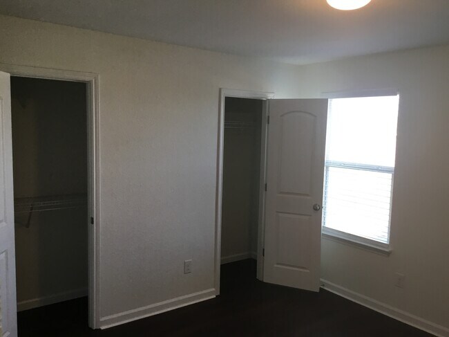 Building Photo - 1657 Amy Dr