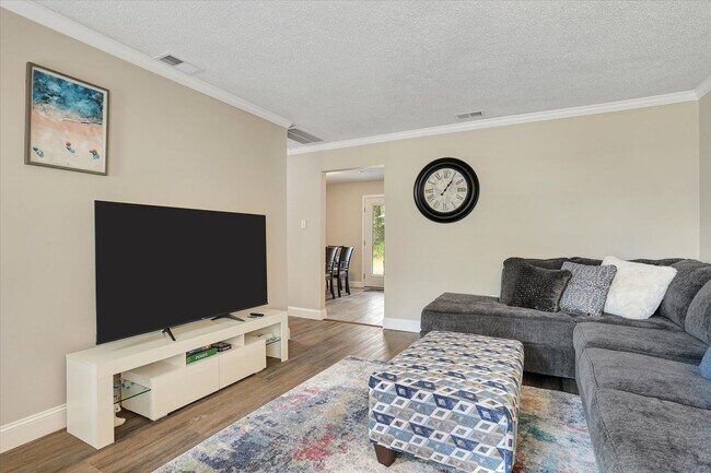 Building Photo - 4 Bedroom, 2 Bath Brick Home in Savannah