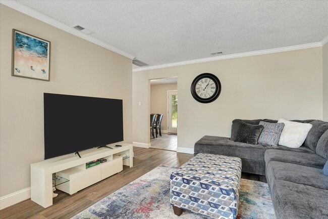 Building Photo - Furnished 4 Bedroom, 2 Bath Brick Home in Savannah