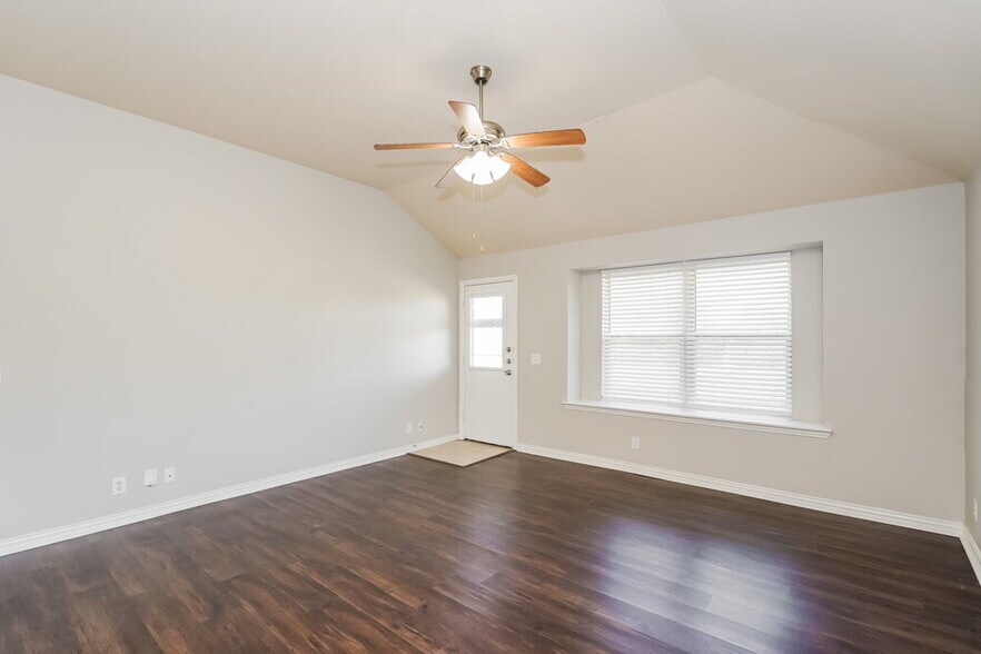 Building Photo - 4933 Lemon Grove Dr