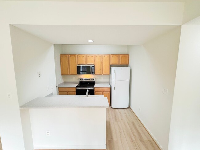 Building Photo - Beautiful 1 Bed 1 Bath Condo With Patio In...