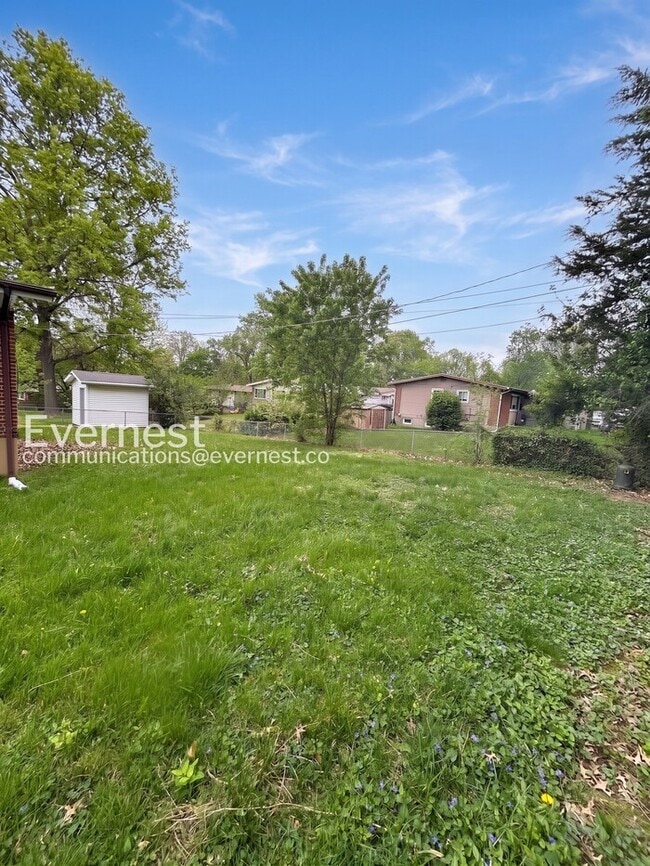 Building Photo - 560 Jamaica Pl