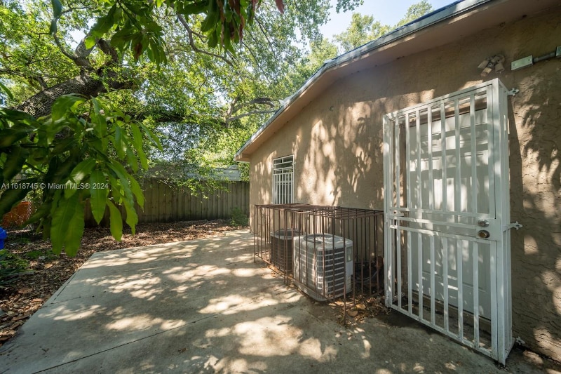 Building Photo - 5545 NW 3rd Ave