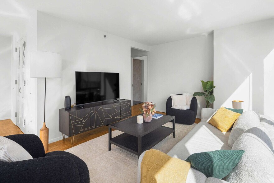 Building Photo - 420 E 61st St