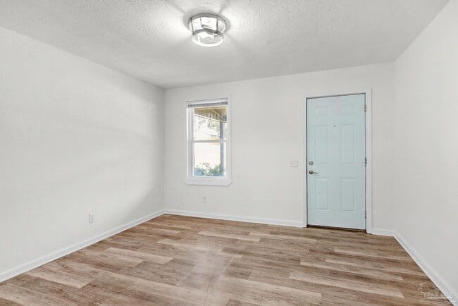 Building Photo - 2101 W Romana St