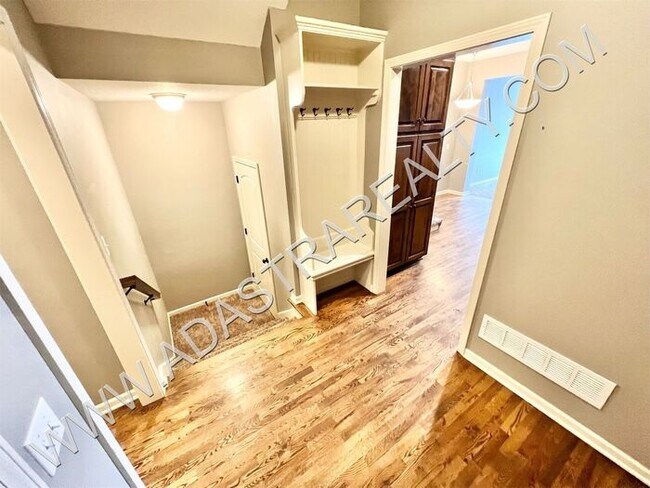 Building Photo - Beautiful and Spacious Olathe Townhome-Available in AUGUST!!!
