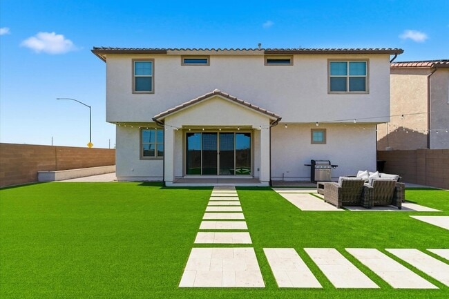 Building Photo - 5935 S Coyote Canyon