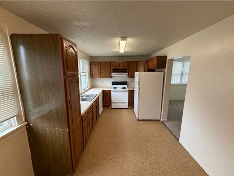 Building Photo - 620 Bowery St