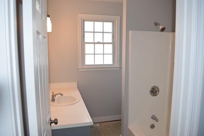 Building Photo - 1218 Dana Ln