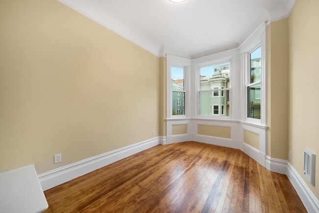 Building Photo - Remodeled pet friendly 1BR w/ shared roof deck, new kitchen, laundry