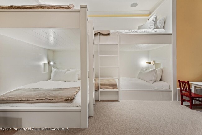 Building Photo - 304 S Garmisch St