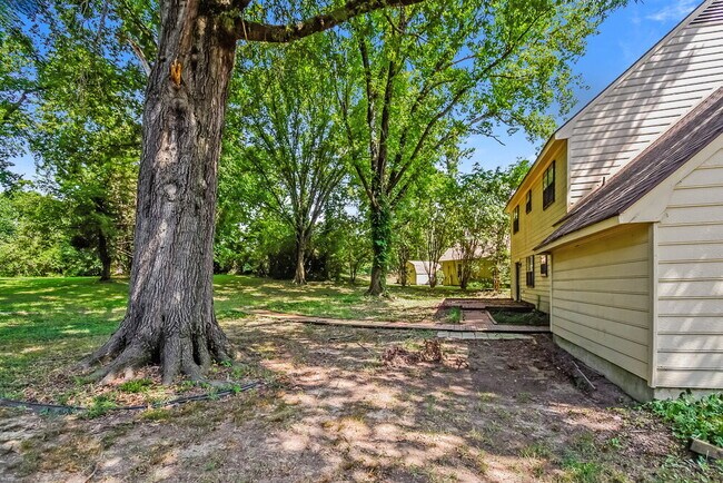 Building Photo - 3041 Delvan Cove