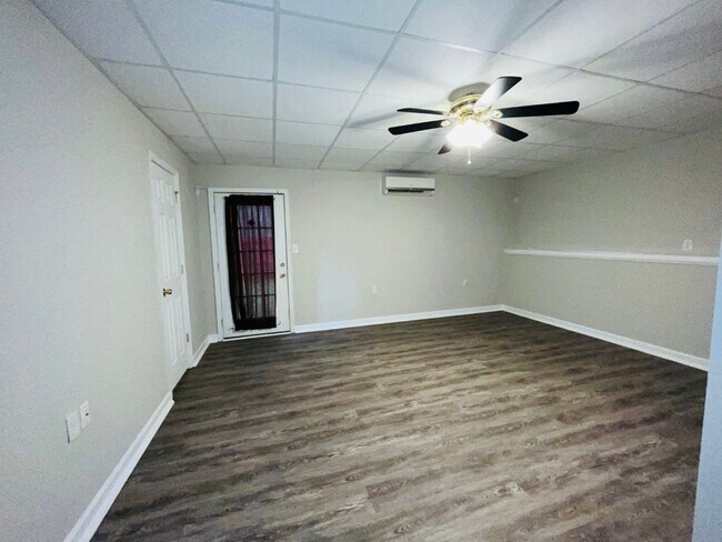 Building Photo - Northgate district! 4 bed/2.5 full bath, newly renovated, large lot, approx 2500 sqft, 2 car gara...