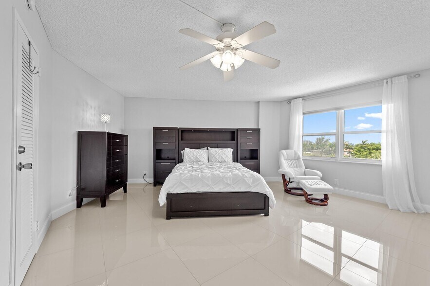 Building Photo - 1200 Hibiscus Ave